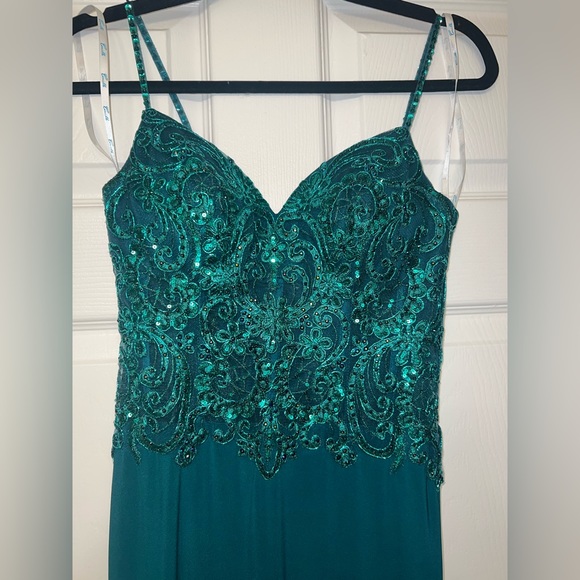 Camille La Vie Emerald green prom dress - Picture 7 of 11